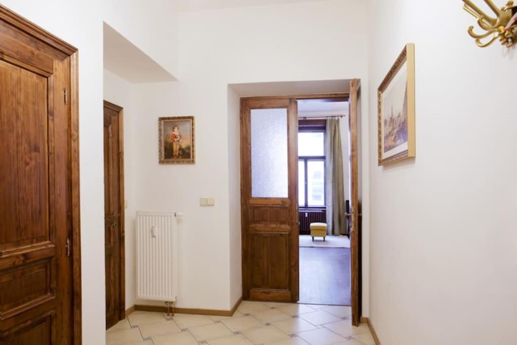 Rhythm And Style In City Center Andel Apartment Prag